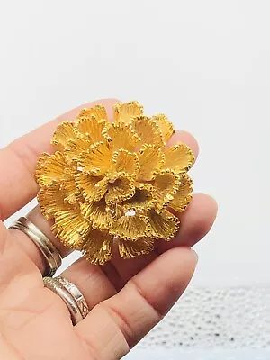 Beautiful Great Vtg HATTIE CARNEGIE Gold Tone Flower Round Brooch Pin • $130.50