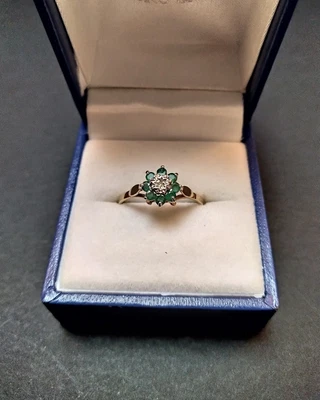 £70 • Buy 9ct Gold Green Stone & Diamond Ring 💍