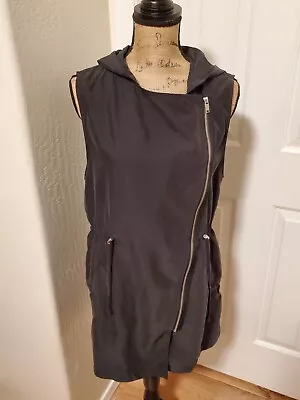 Divided H & M Women's Size 12 Black Sleeveless Zip Up Vest • $14.99