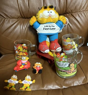 £33.91 • Buy Lot Of Vintage Garfield Cat Collectables Plush Skateboard Glass Mugs Figures