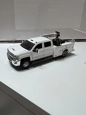 $24.99 • Buy Greenlight 1/64 Custom Dually Drivers 2016 Chevy 3500 Service Truck With Crane