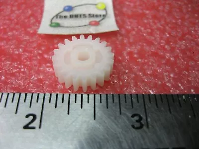 Mitsubishi 621D17301 Gear Plastic- NOS Qty 1 • $5.99