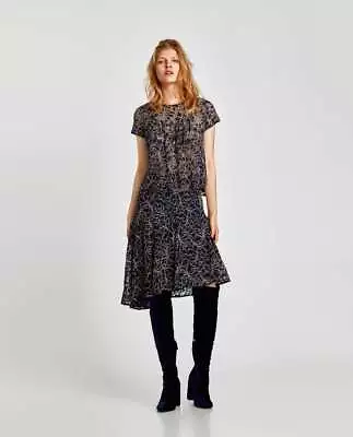 $25 • Buy Zara Two-tone Lace Skirt S
