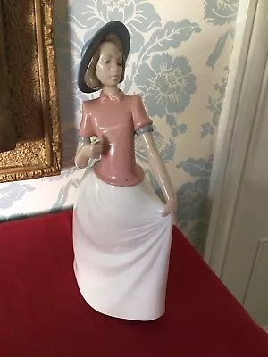 £12 • Buy Nao 1304 He Loves Me Figurine