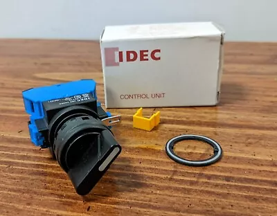 IDEC HW1S-2TF20 Selector Switch 2 Position Knob 2NO 10A 600V - NEW • $18.99