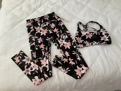  Victoria Secret Set Of  Sports Bra M And Tights Size 8 • $20