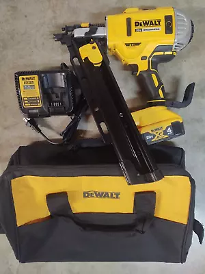 $329.99 • Buy DeWalt 20V Max XR Brushless 21 Degree Framing Nailer Kit Model# DCN21PLM1