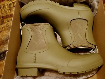 Womens UGG'S Chevonne Geniune Sheep Fur Lined Waterproof Boots Sz 7 New In Box • $55.99