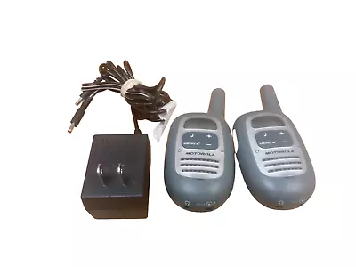 Pair Of MOTOROLA FV200 TALKABOUT FRS/GMRS 2 WAY RADIOS W/ Charger Tested Working • $21.66