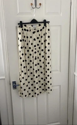 £4 • Buy ASOS Cream & Black Polka Dot Midi Skirt. Size 10