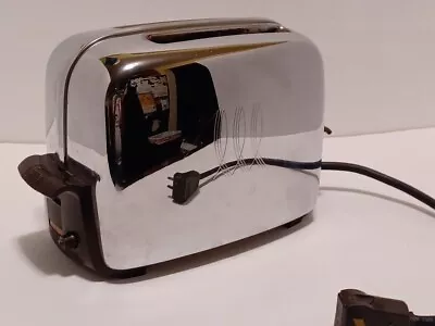 Vintage Toastmaster 1B14 Toaster Chrome With Art Deco Bakelite 1950's Works • $44.98