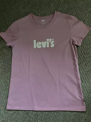 Levi’s Ladies Pale Pink T-shirt.  • £3