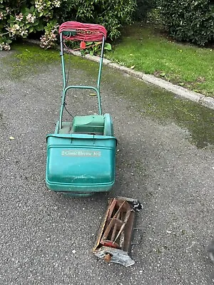 QUALCAST CLE 30 Classic 30 ELECTRIC PUSH LAWNMOWER AND SCARIFIER  • £125