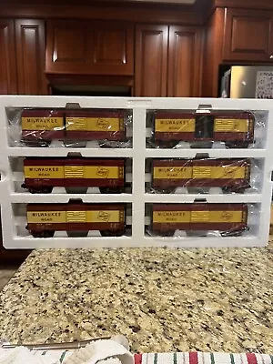 M.T.H. Milwaukee Road 6-Car 40’ Box Car Set Item#20-90101 • $225