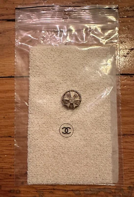 $58 • Buy CHANEL 100% Authentic Vintage Crème/Gold CC Logo Button/Pendant NEW/RARE (1)