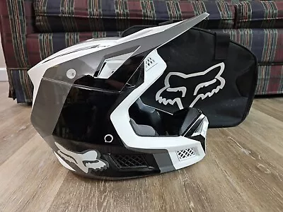 $300 • Buy Fox V3 RS Efekt Helmet (Size Medium)