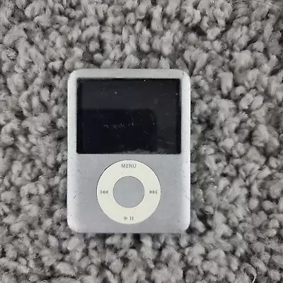 Apple IPod Nano 3rd Generation 8GB USB MP3 Player - Silver • £25