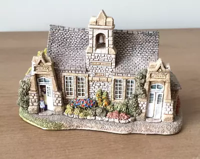 A 3.25  TALL X 5  WIDE 568g LILLIPUT LANE HAND-MADE VILLAGE SCHOOL FIGURINE • £14.95