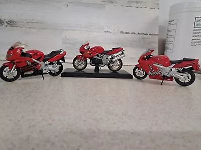 Japanese Motorcycle 1/18 Scale Lot. Honda Suzuki And Kawasaki. Maisto Road &... • $3.99