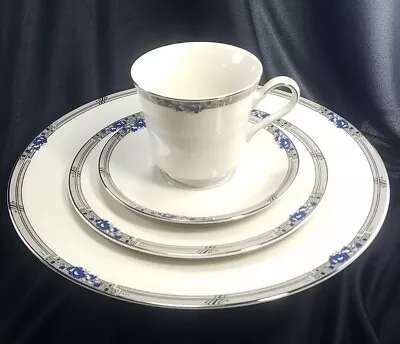 Mikasa WILSHIRE 4 Piece Bone China Dining Set Dinner & Salad Plates Cup & Saucer • $24