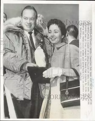 1956 Press Photo Comedian Bob Hope And Miss Universe Carol Morris In Hollywood • $9.99