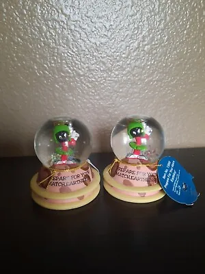 09 Looney Tunes MARVIN THE MARTIAN  Mini Water Globe Paperweight  • $29.99