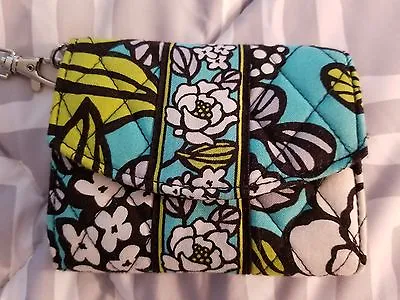 Vera Bradley Island Blooms Super Smart Wristlet Phone Case • $18