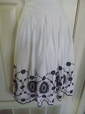  Metro Wear Womens A-line Skirt Size L White Black Floral Embroidery Fully Lined • $16