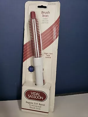 Vidal Sassoon Regular 3/4  Brush Iron Model VS-162 White / Red New Old Stock '97 • $18