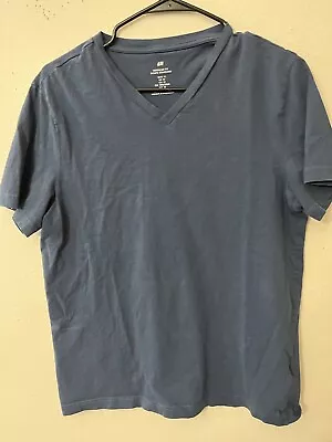 H&M V-Neck Regular Blue Fit Casual Solid T-Shirt Men's Size Medium • $8.99