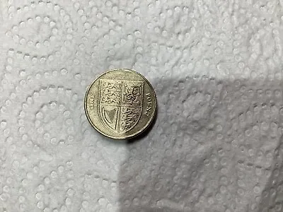 £1.00 2015 Royal Shield Of Arms Coin  • £2