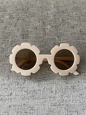 Daisy Flower Sunglasses Round Festival Floral Sunglasses Trendy Cute • $9