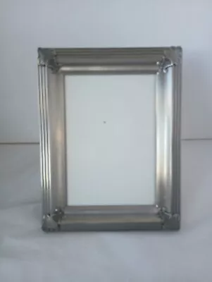 1997 HB Group Brushed Silvertone Ribbed Picture Frame Scallop Medallion Corners • $26.99