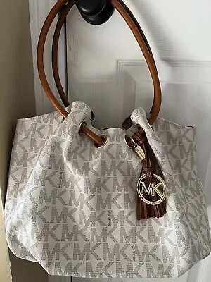 Michael Kors Handbag Vanilla • $69.99