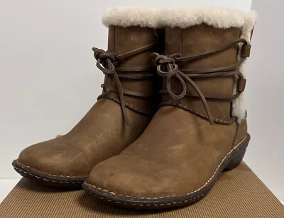 UGG Boots Womens 8 Rianne Ankle Bootie Tan Distressed Leather Winter Shearling • $95