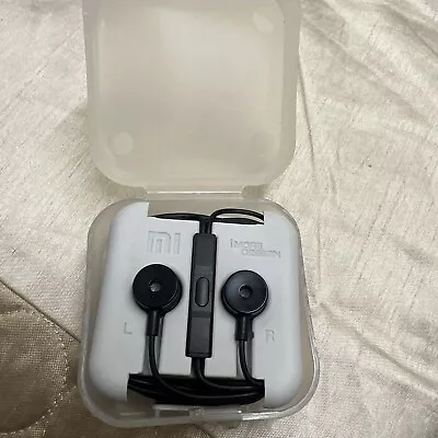 Xiaomi Mi Wired Earphones Headphones Microphone Volume Controller 3.5mm AUX Jack • £4