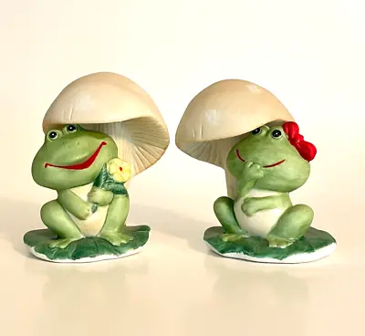 Pair Of Vtg Ceramic Frogs Under Mushrooms Flirty Anthropomorphic Frog Couple • $18.99