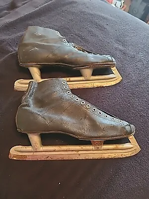 Vintage Black Leather Mens Ice Hockey Skates   The HAWK. • $20