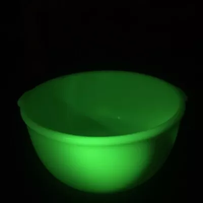 Vintage Jadeite Uranium Glass 1930s McKee 9” Mixing Bowl Sunbeam Mixmaster • $39.99