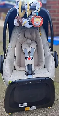 Maxi Cosi Pebble Car Seat With Isofix Base  • £75