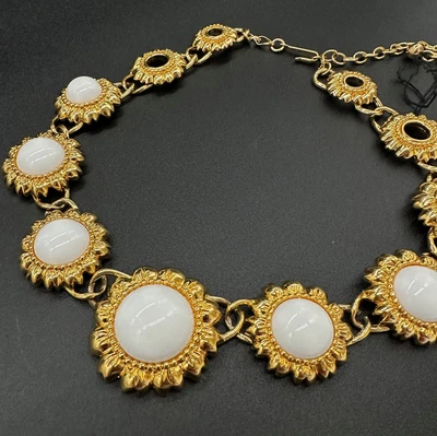 £6.47 • Buy Stunning Heavy TRIFARI Gold Tone White Flower Statement Necklace SIGNED 19  Q04