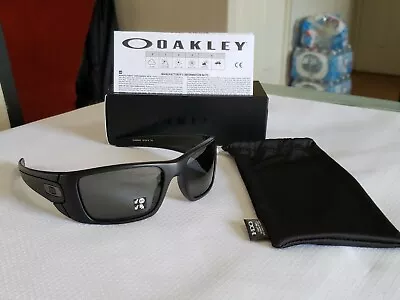 New Oakley Sunglasses Fuel Cell ( 009096 - 05 ) Matte Black / Grey Polarized • $150