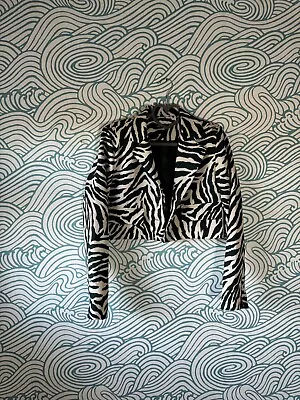 I Saw It First Green White Zebra Print Satin Cropped Button Blazer Size 8 • £1