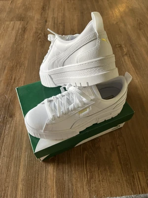$99 • Buy Puma Mayze Classic Wns Triple White Women Casual Shoes Sneaker US9