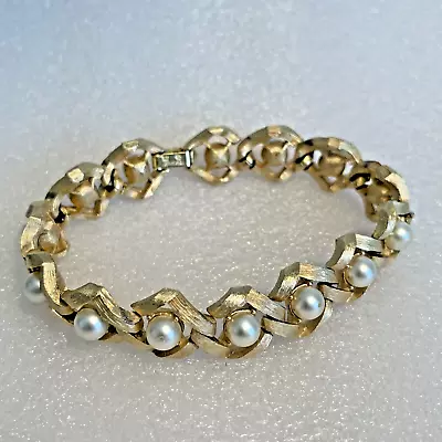 Trifari Gold Faux Pearl Bracelet - Vintage Costume Jewelry 7 Inch Length • $49.99