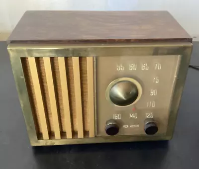 1947 “Golden Throat” RCA VICTOR TUBE RADIO 75X15 AM RADIO Walnut Plastic Works • $99.99