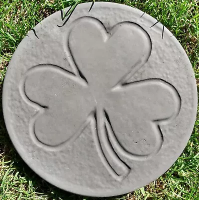 Clover Stepping Stones - Garden Path - Patio - Round Stepping Stones - Charcoal • £29.74