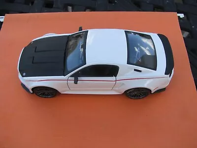 Brand New - Maisto White 2014 Ford Mustang GT Street Racer 1:24 Diecast Model • $20