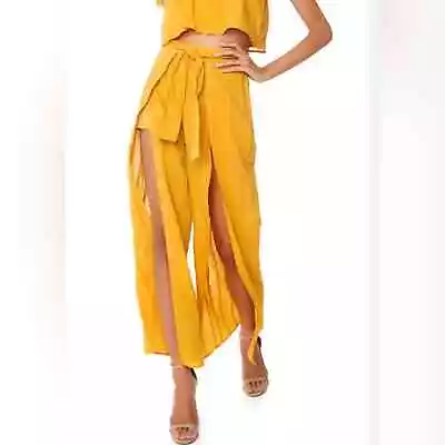 Mink Pink Flowy Short Yellow Pants • $12