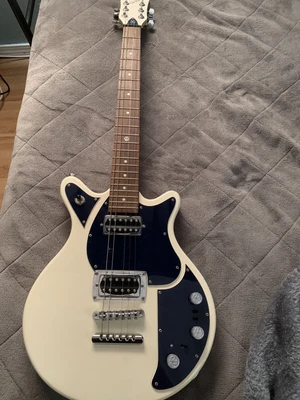 $175 • Buy First Act VW37876 Volkswagen GarageMaster 6-String Electric Guitar - White